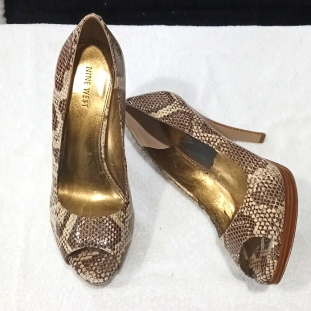 NINE WEST, SNAKE SKIN, PLATFORM, PEEP TOE Size 7 1/2. - Picture 2 of 12